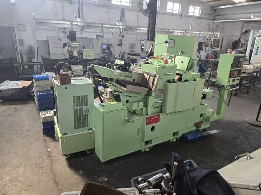 Шлифовальный станок для длинных прутков, предлагающий большую производительность и прочную станину, обеспечивающую стабильную работу на производственных предприятиях